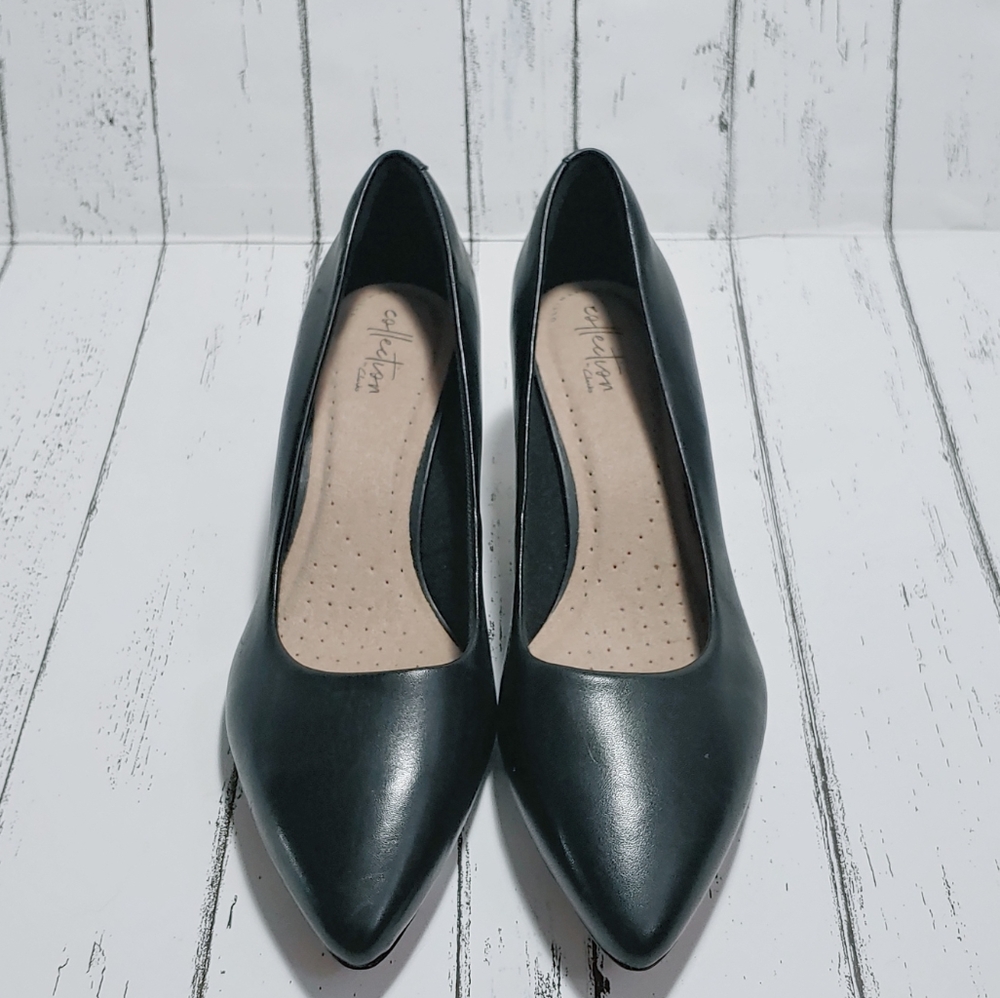 NWOB CLARKS Linvale Jerica black kitten heel shoes